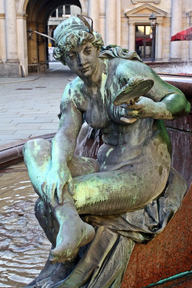 sculpture-2513895_1920.jpg