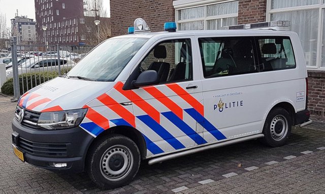 Dutch_police_car_VW_transporter.jpg