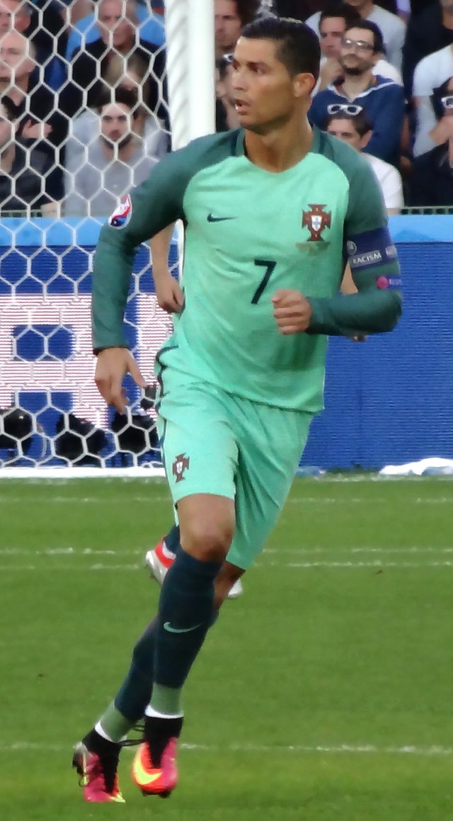 Cristiano_Ronaldo_Euro_2016.jpg