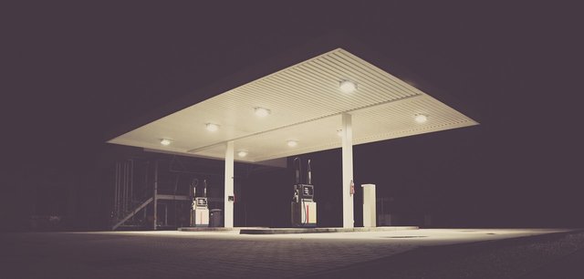 filling-station-g7b8c6aa42_1280.jpg