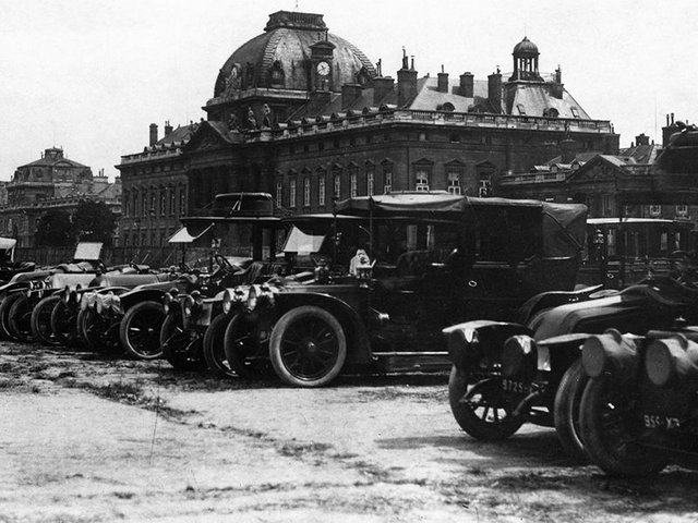 paris_taxis_marne-1._Quelle_httpswww.smithsonianmag.comhistoryfleet-taxis-did-not-really-save-paris-germans-during-world-war-i-180952140.jpg