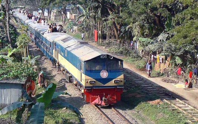 Intercity_Train_Tista_Express_(Bangladesh).jpg