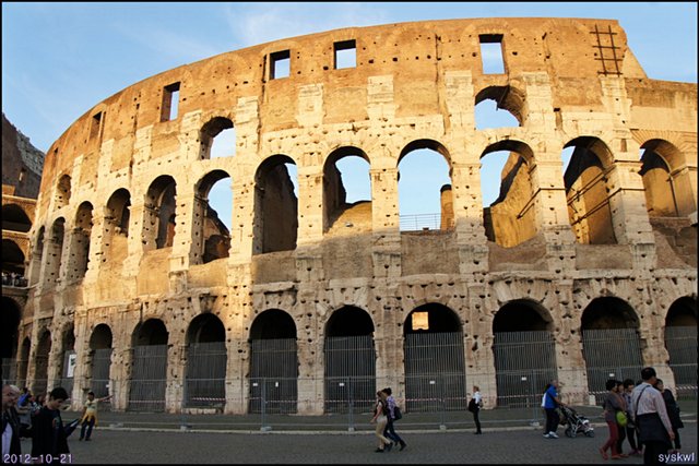 b-EU121021-004545.jpg