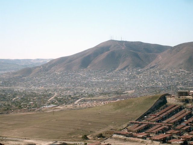 colorado-hill-the-highest-elevation-of-tijuana-in-baja-california-mexico-880x660.jpg