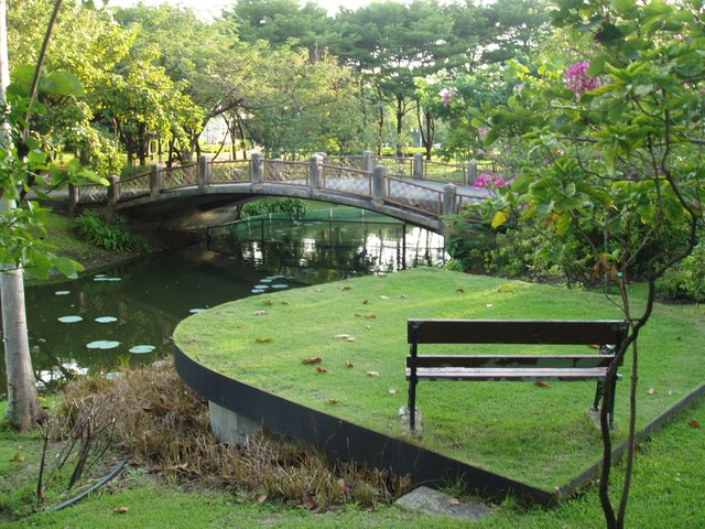 Queen Sirikit Park - bench near bridge