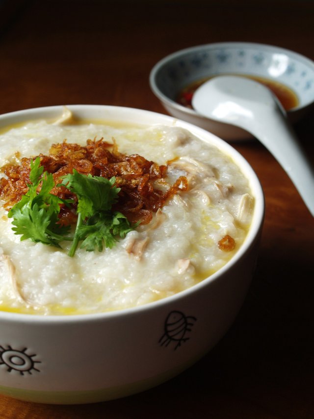 2048px-Mama's_congee._(464786586).jpg