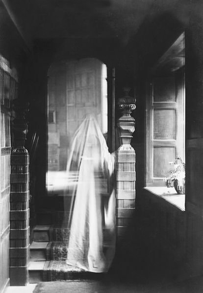 Image_of_a_ghost,_produced_by_double_exposure_in_1899.jpg