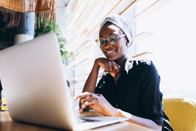 african-american-business-woman-with-laptop_1303-8922.jpg