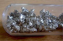 220px-Calcium_unter_Argon_Schutzgasatmosphäre.jpg