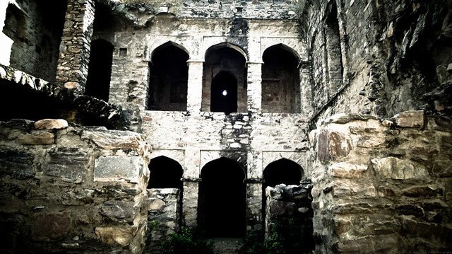 Haunted-fort-of-Bhangarh.jpg