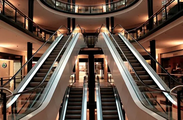 escalator-283448__480.webp