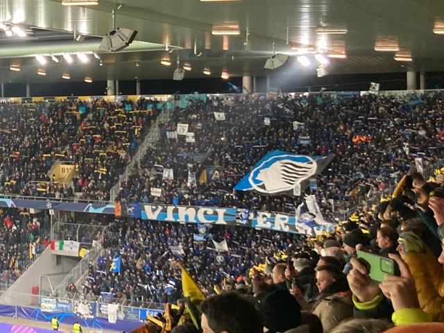 Atalanta_Fans_before_a_Champions_League_match_against_Young_Boys.jpg
