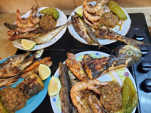 plats de grillade avec de salade mechweia.jfif