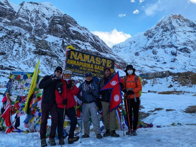 annapurna-trek-group.jpg