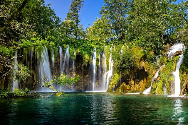 Plitvice Lakes National Park.jpg