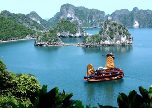 HaLongBay_VietNam.png