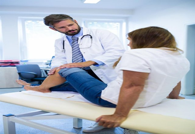 male-doctor-examining-patients-knee.jpg