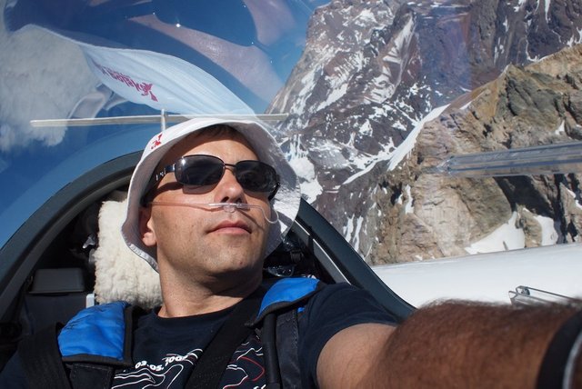Sebastian_Kawa_piloting_over_the_Aconcagua.JPG