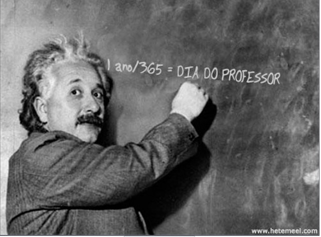 Einstein_lousa_Dia-do-Professor.jpg