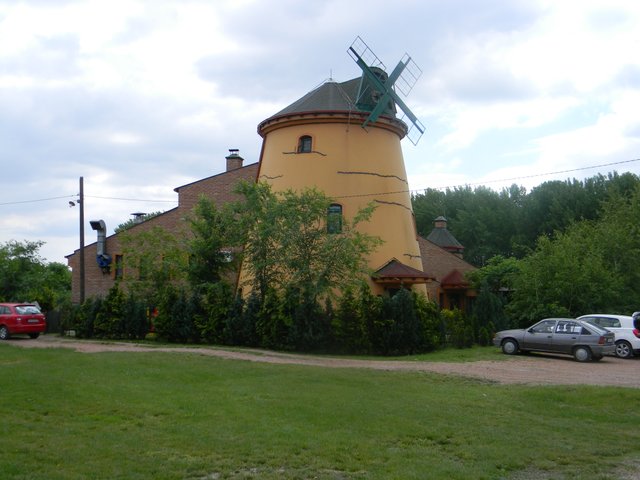 Pančevo_vetrenjača_restoran_pored_Tamiša1.JPG