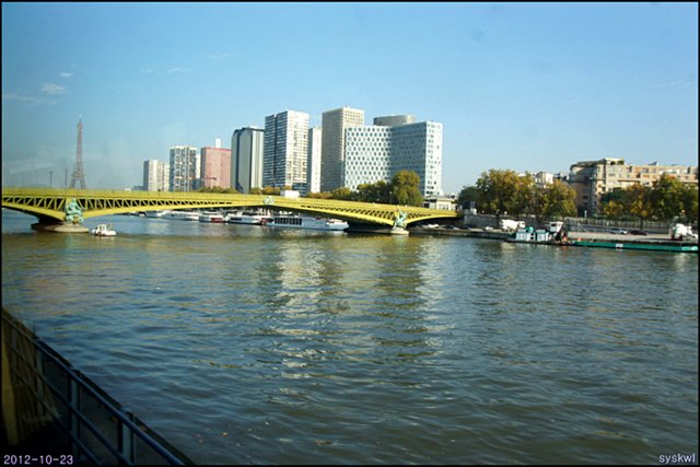 b-EU121023-225738.jpg