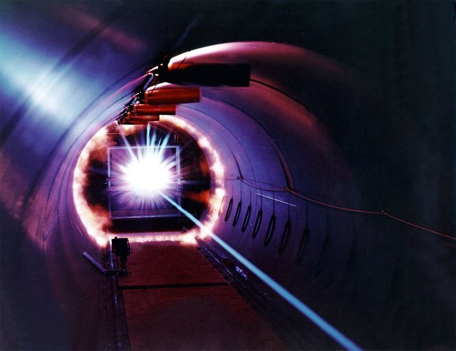 laser-11646_1280.jpg