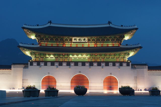 gwanghwamun-636113_1280.jpg