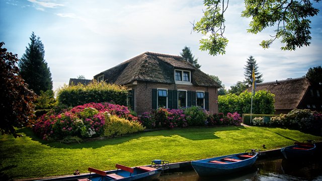 architecture-backyard-boating-534171.jpg