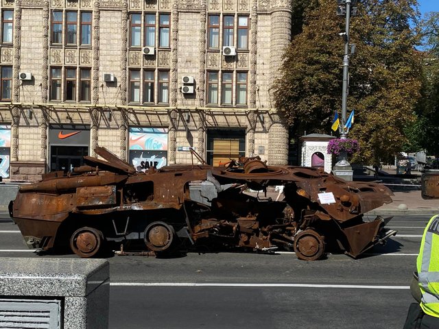 Знищена російська техніка 7 виставка на Хрещатику.jpg