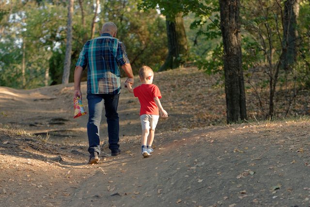 father-and-son-5553613_1280.jpg