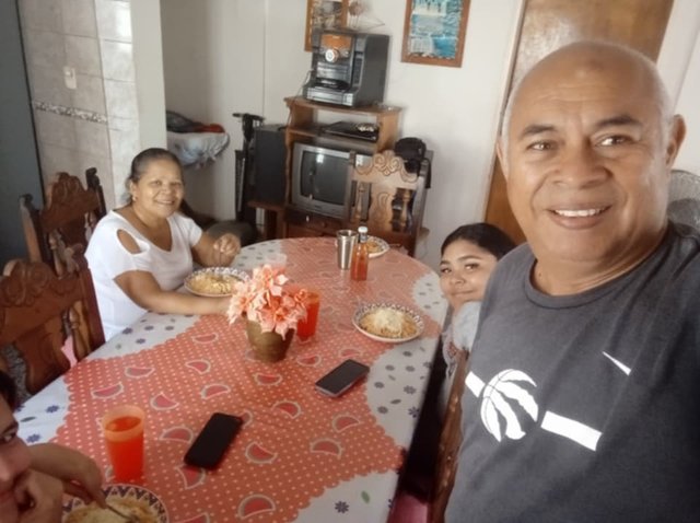 almuerzo en familia 116.jpg