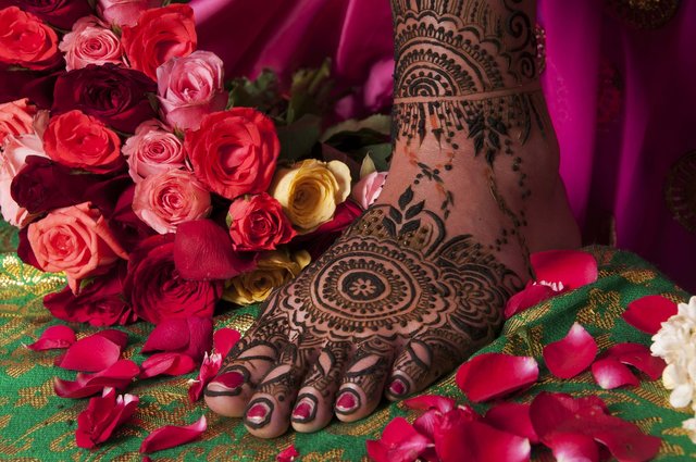 mehndi-designs-1743265_1920.jpg