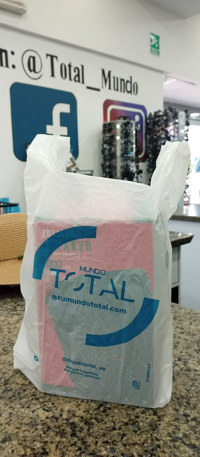 Saliendo de TOTAL con mi compra