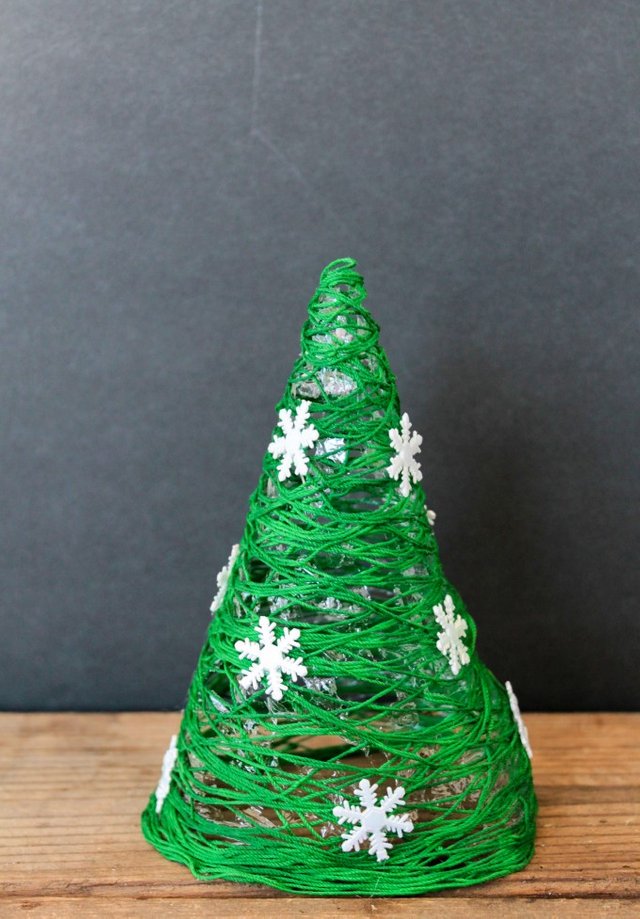 DIY-Christmas-Tree-682x1024~2.jpg