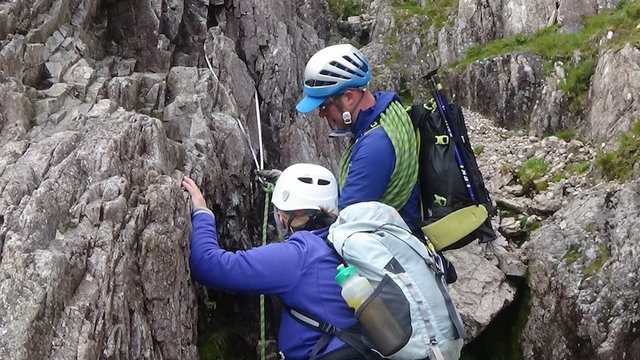 60 Kieran showing the rope (clove hitch) and sling to Dawn.jpg