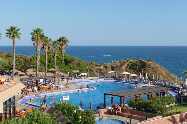 hotel-complex-3450297_1280.jpg