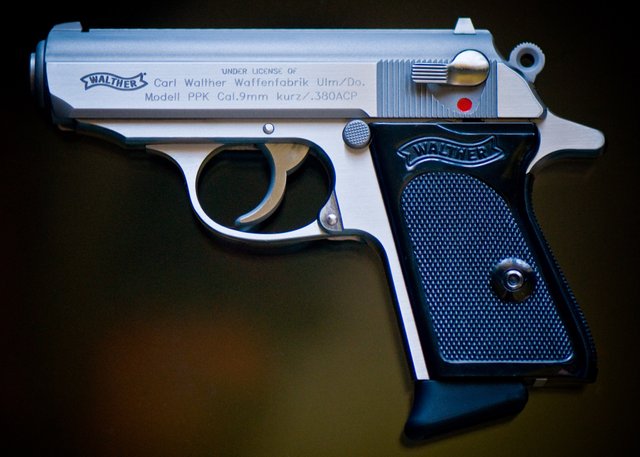 steel-weapon-gun-bond-stainless-pistol-725082-pxhere.com.jpg