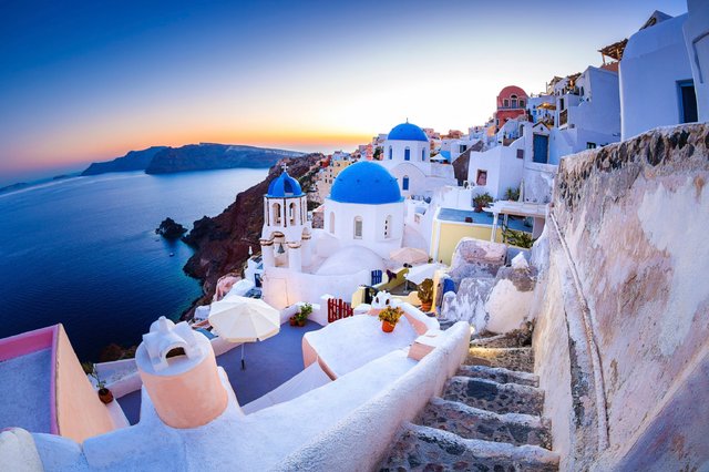 Santorini-Oia-village-iStock_000025483797_Large.jpg