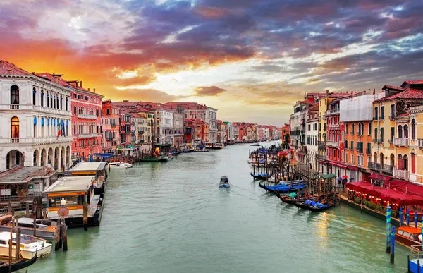 depositphotos_67471205-stock-photo-venice-rialto-bridge-and-grand.jpg