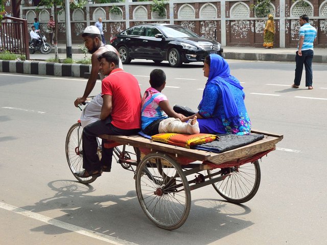 Patient_Transportation_by_Cycle_Van_-_College_Road_-_Dhaka_2015-05-31_2077.JPG