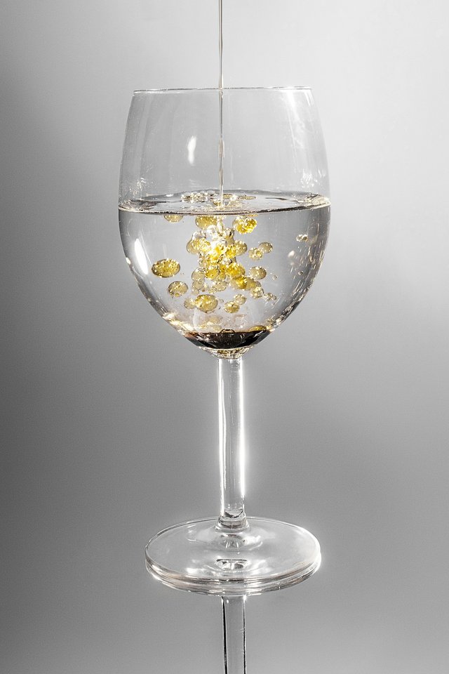 glass-101666_1920.jpg