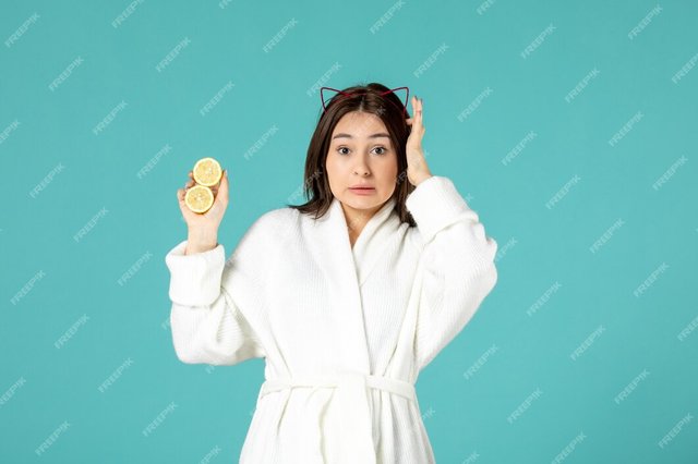 front-view-young-female-bathrobe-holding-sliced-lemons-blue-background_140725-150448.jpg