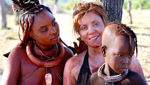 Rambut-gimbal-dan-kulit-merah-menjadi-standar-kecantikan-wanita-Suku-Himba-di-Kaokoland-Namibia-Afrika.jpg