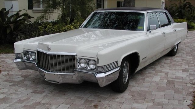 1970_Cadillac_Fleetwood_Brougham_-_Flickr_-_denizen24-primary.jpg