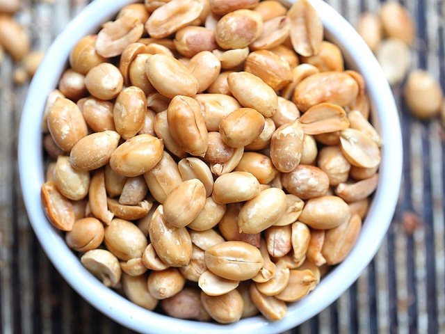 Roasted-Crunchy-sallted-peanuts.jpg