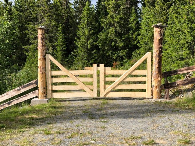 Wooden gate.jpg