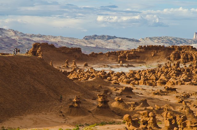 The little people in the goblin valley.JPG