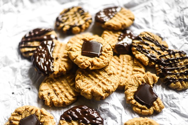 Chocoalte Dipped Peanut Butter Cookies (V+GF)-8.jpg