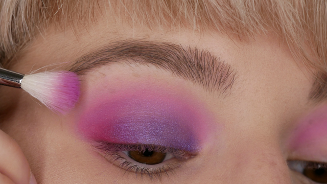 Pink – Purple Eye Makeup Look- blending-melissavandijkmakeuptutorials.png