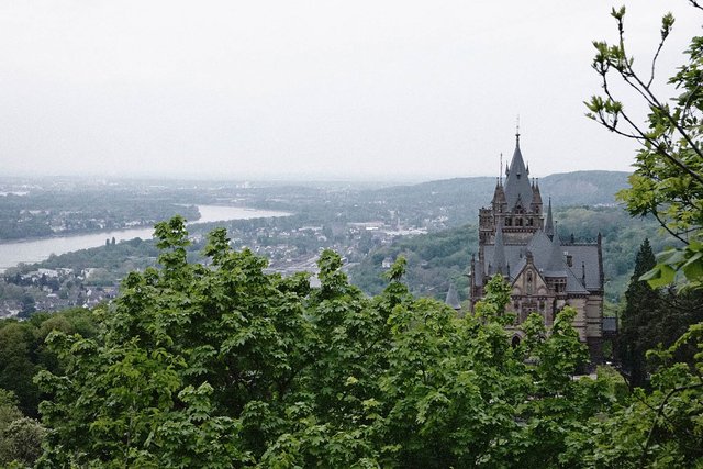 Drachenburg1a.jpg